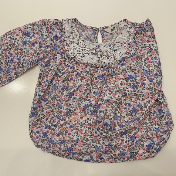 3-4 years old Cute Bundle 3 blouses and 1 t-shirt - Picture 5 of 6